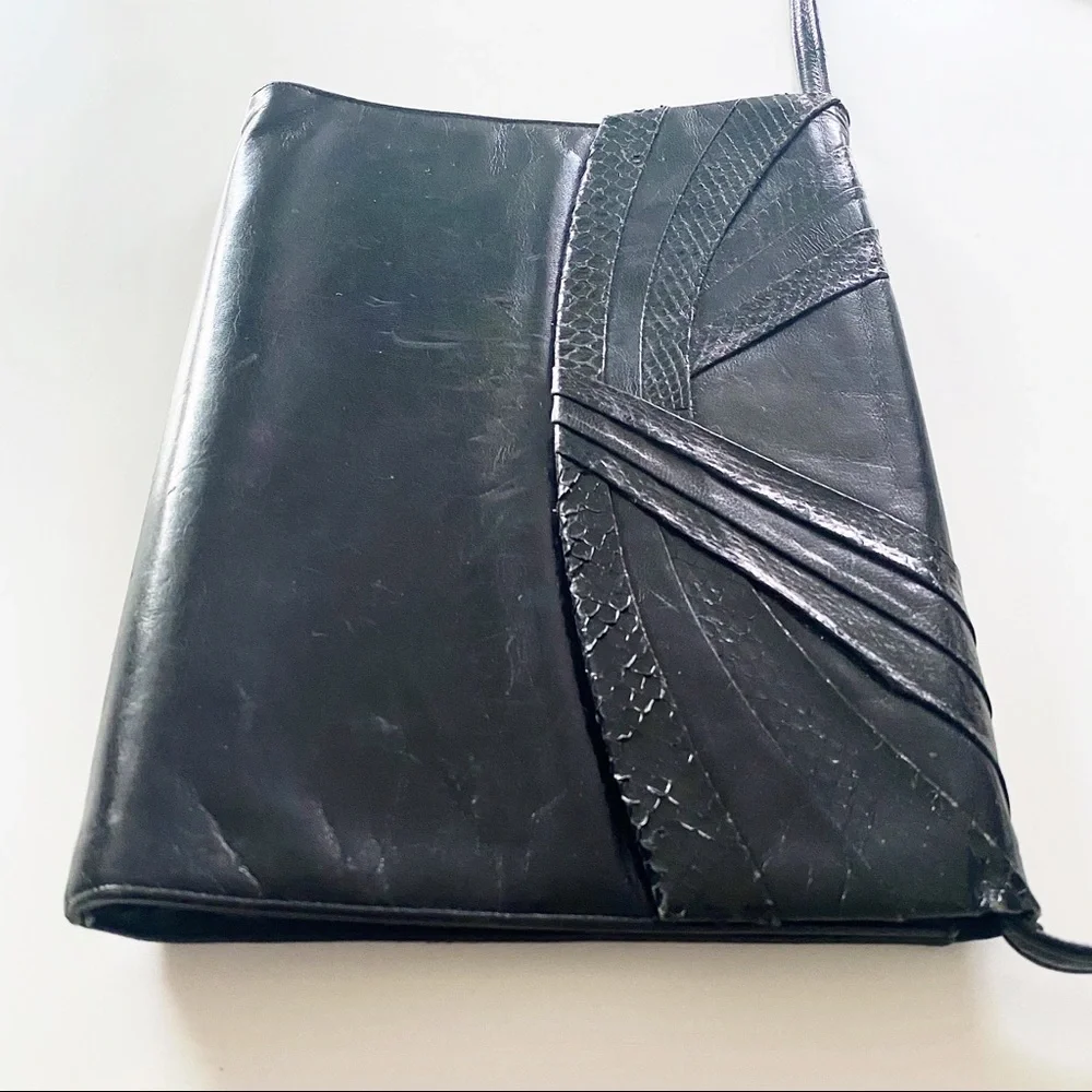 70s vtg black leather snakeskin envelope clutch - crossbody strap - Picture 8 of 11